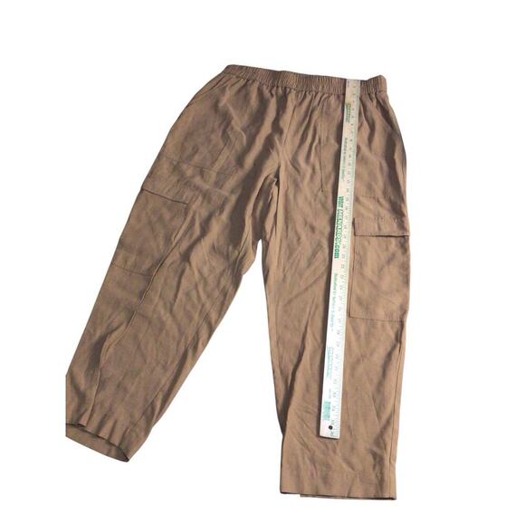 A New Day Women's Size XXL High-Rise Ankle Cargo Pants Elastic Waist Pockets Tan - Picture 8 of 10